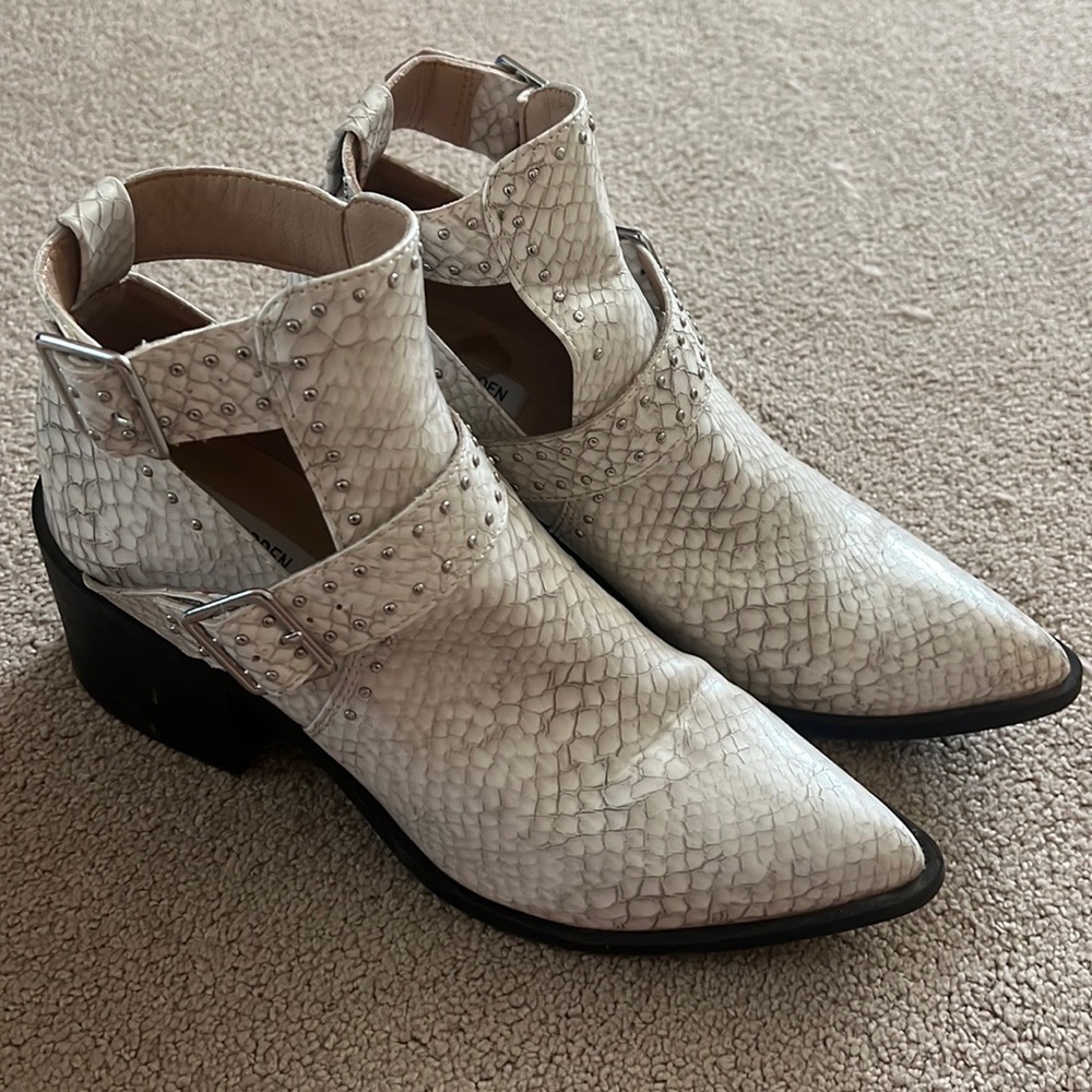 White Steve Madden Andy booties